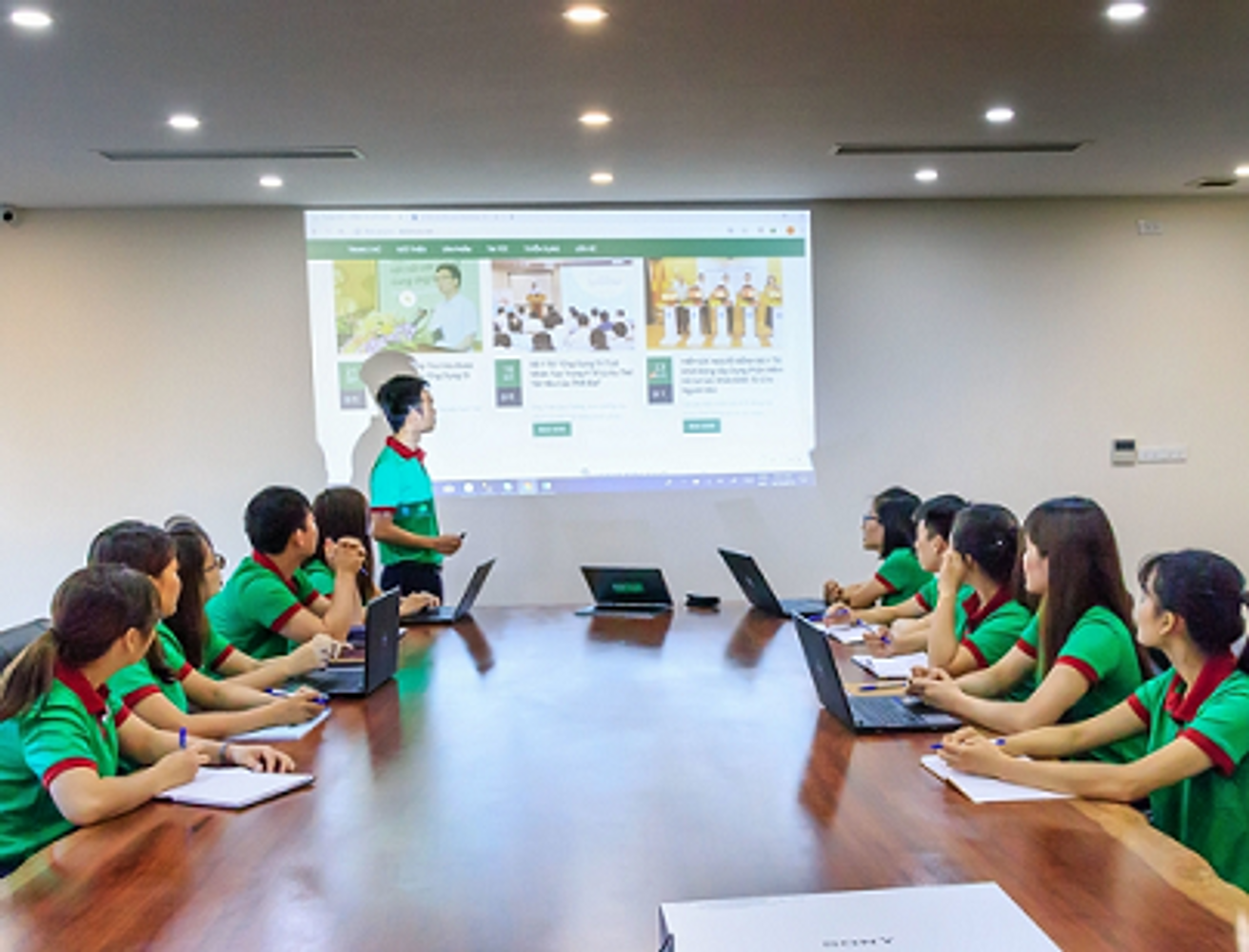 cong-ty-co-phan-giai-phap-cong-nghe-moss-tech-moss-3