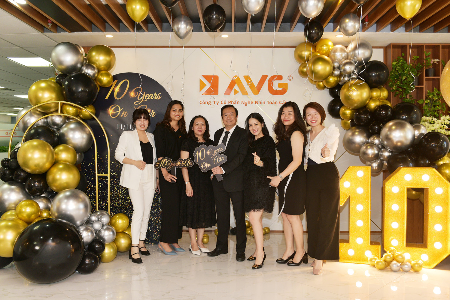 cong-ty-co-phan-nghe-nhin-toan-cau-avg