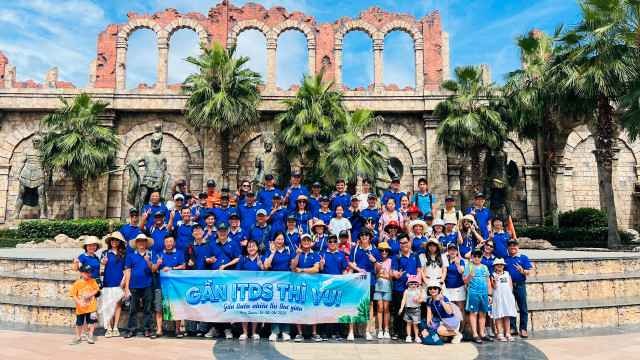 z6646616267687_a92d1450e9d9e8c4af6c79e89b6958fb - Helen Yip.jpg