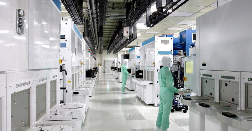 4_CleanRoom02_HR_EN - Dat Do.jpg