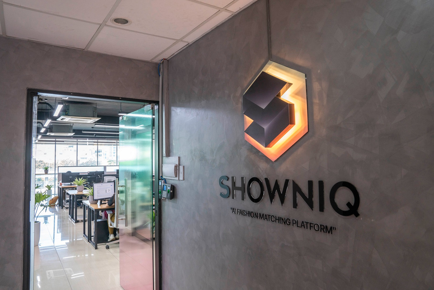 cong-ty-co-phan-showniq