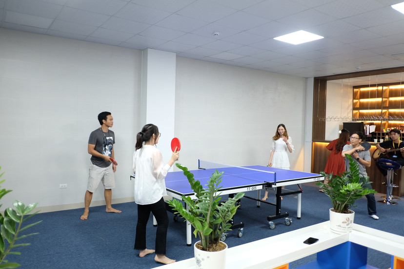 vui chơi - Jenny Pham.JPG