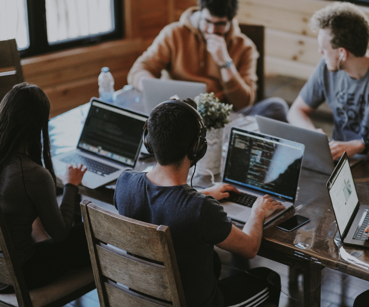 cong-ty-cp-dau-tu-san-xuat-va-thuong-mai-phu-hung